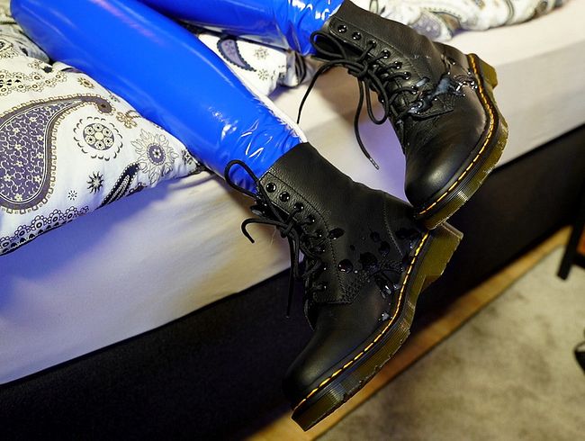 Lisa Sack Porno Video: Boots sper*a lec*er gesucht!!!!